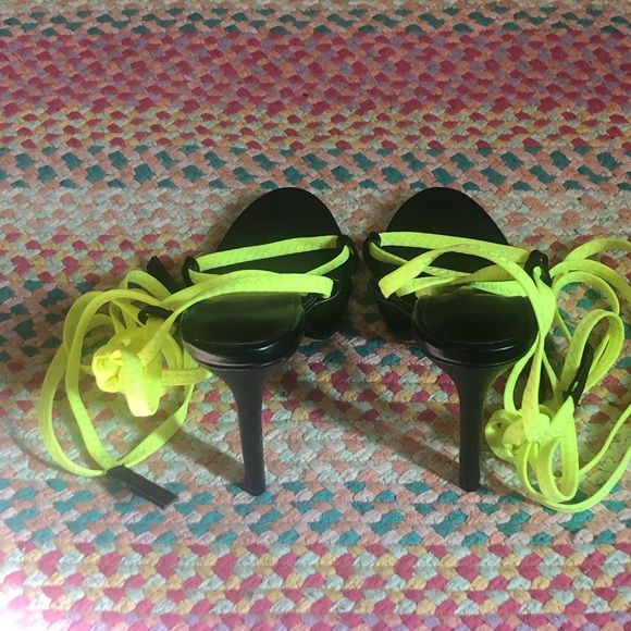Neon lace up pumps - Picture 3 of 6